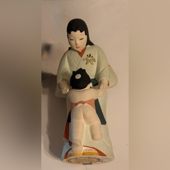 Kamakura Mother and Child Figurine Hamilton Collection #404 Signed Made In Japan - Picture 6 of 8